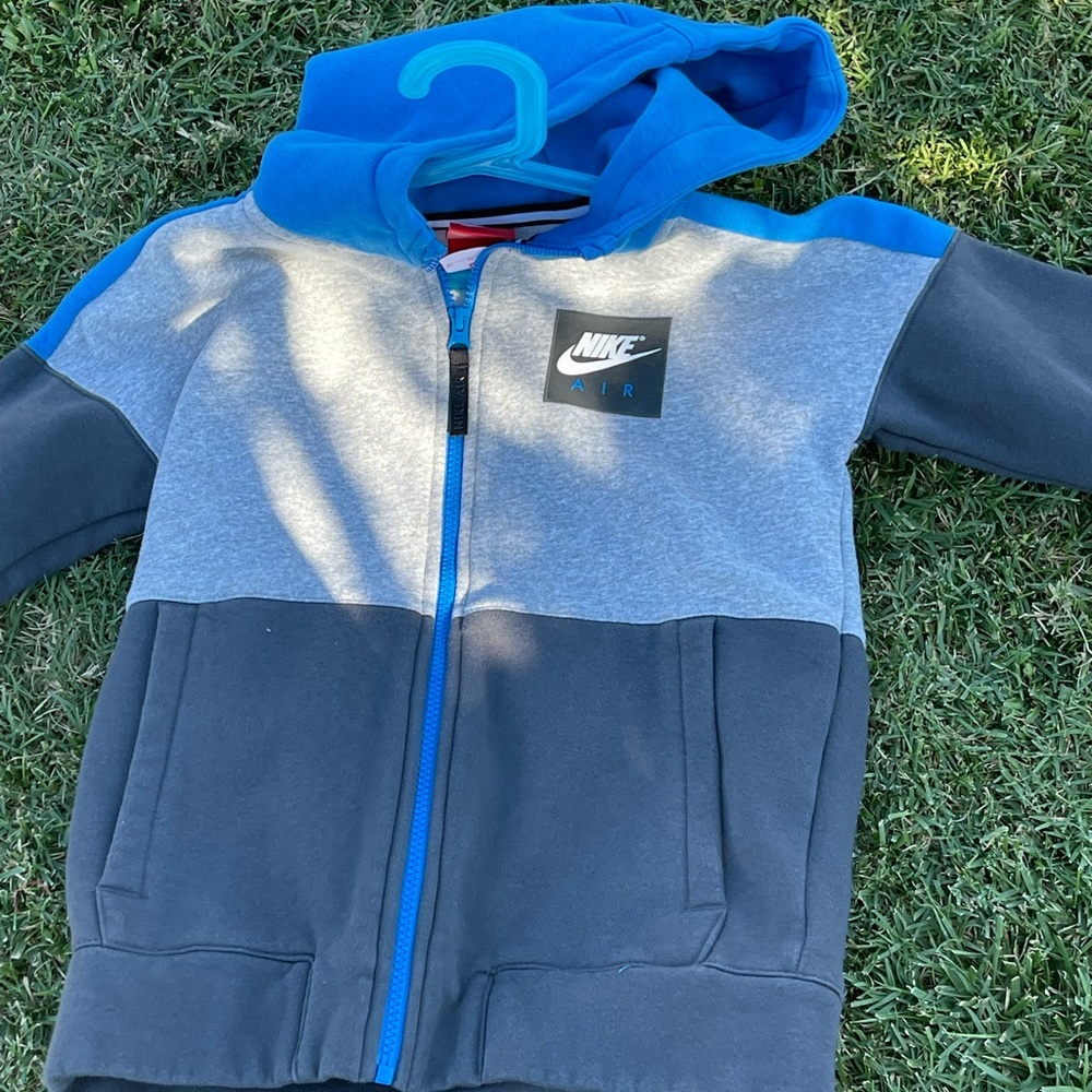 Nike zip up sweater boys medium